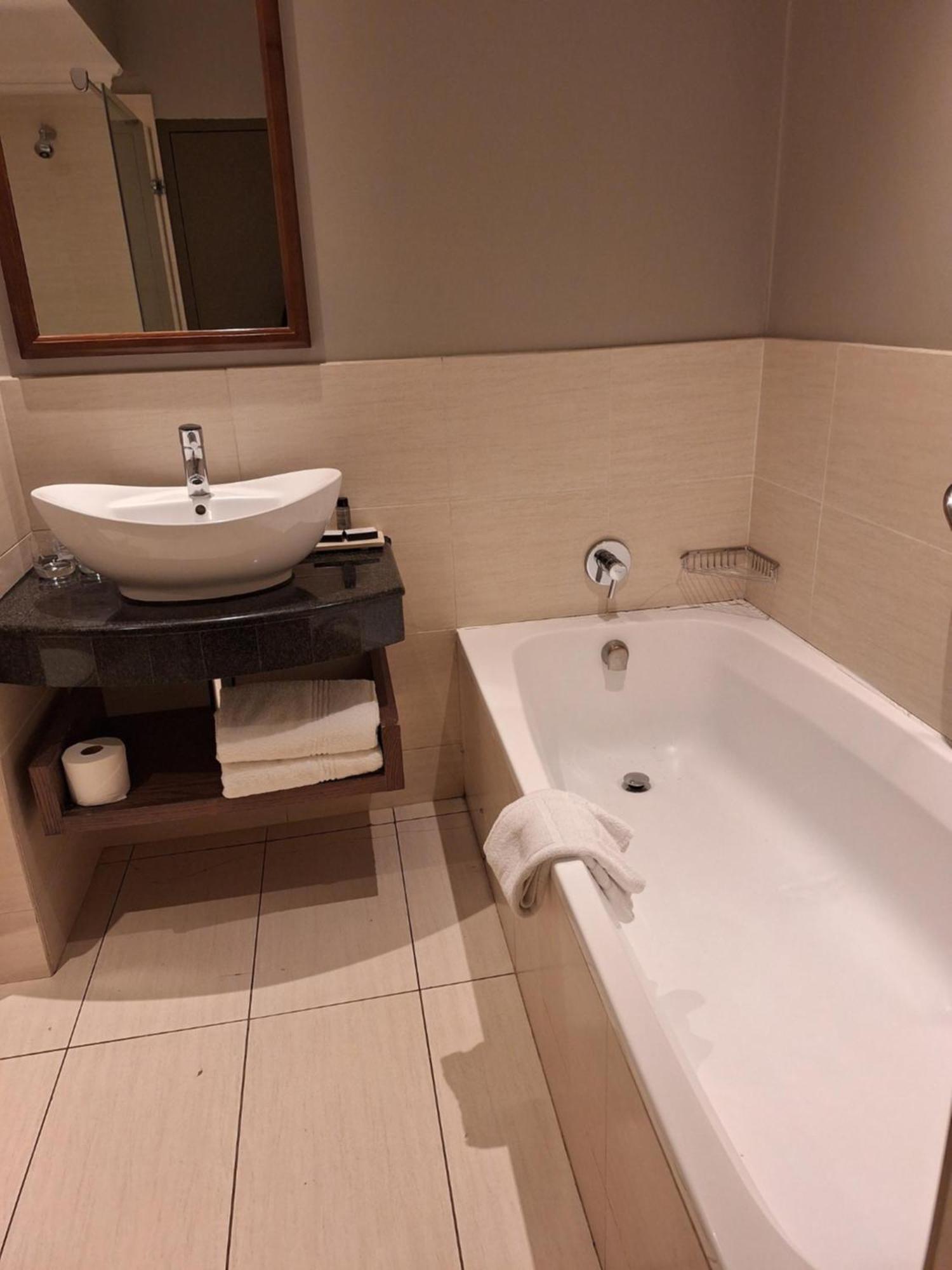 Blackrock Hotel Newcastle Bagian luar foto