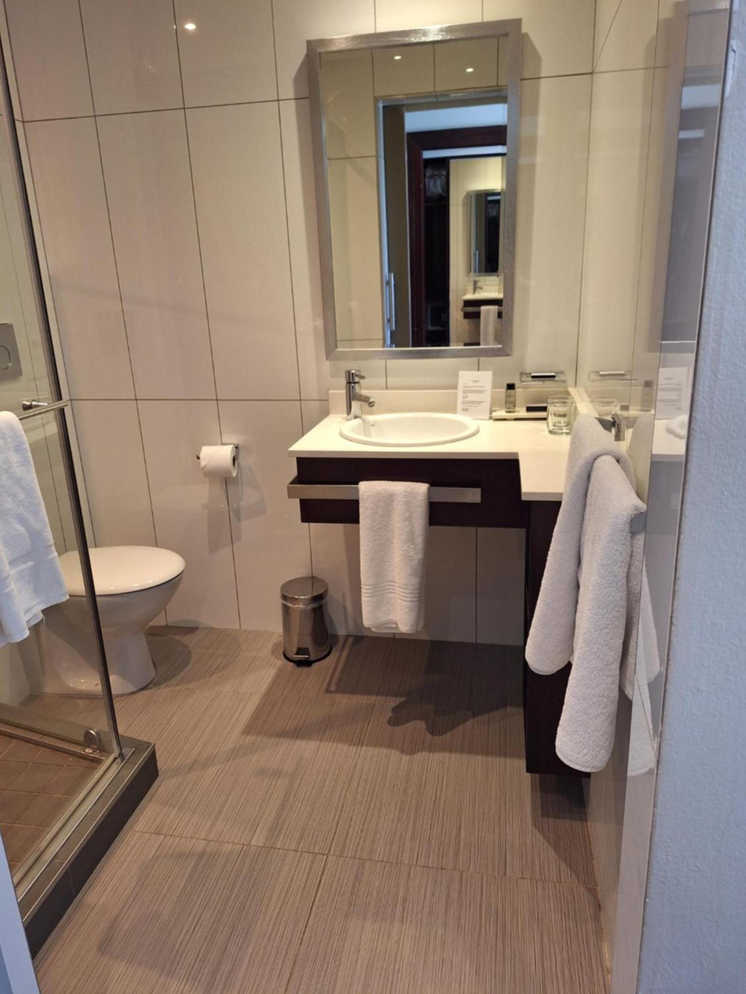 Blackrock Hotel Newcastle Bagian luar foto